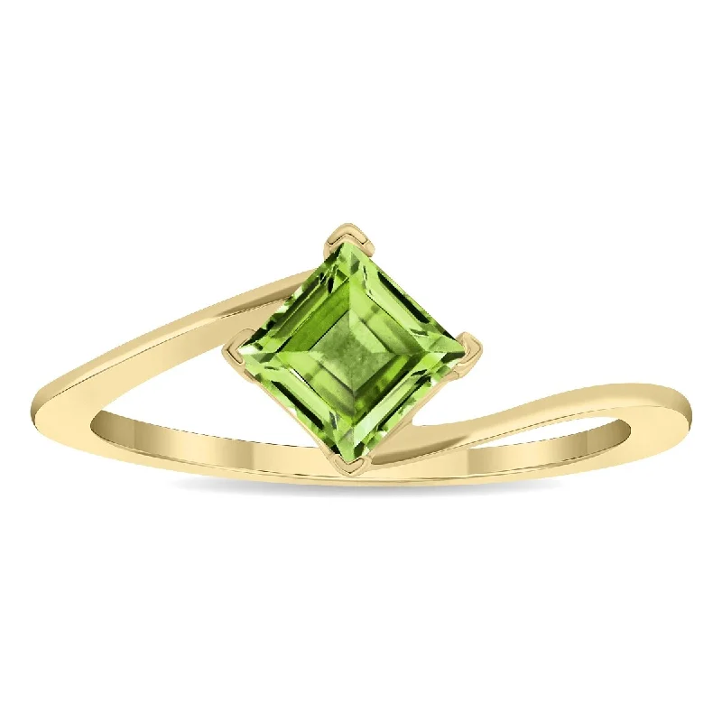 Women's Solitaire Square Shaped Peridot Wave Ring in 10K Yellow Gold