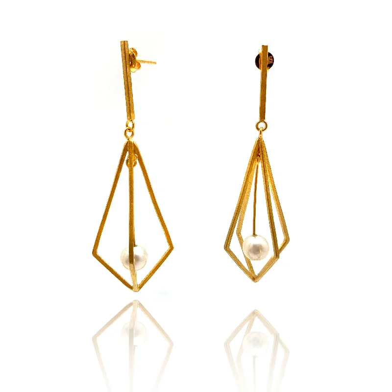 Gold Pendulum Pearl Drop Earring