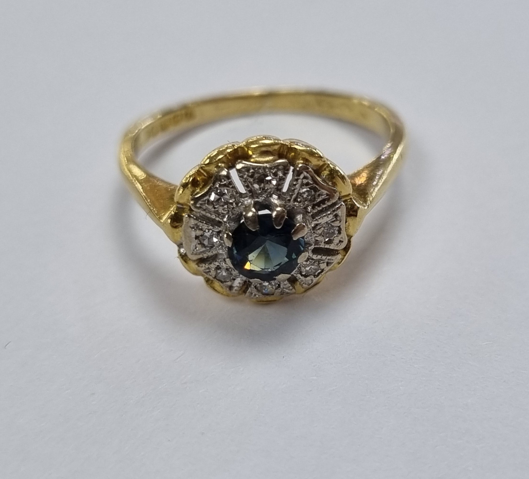 18ct GOLD RING SAPPHIRE AND DIAMOND LEYLAND