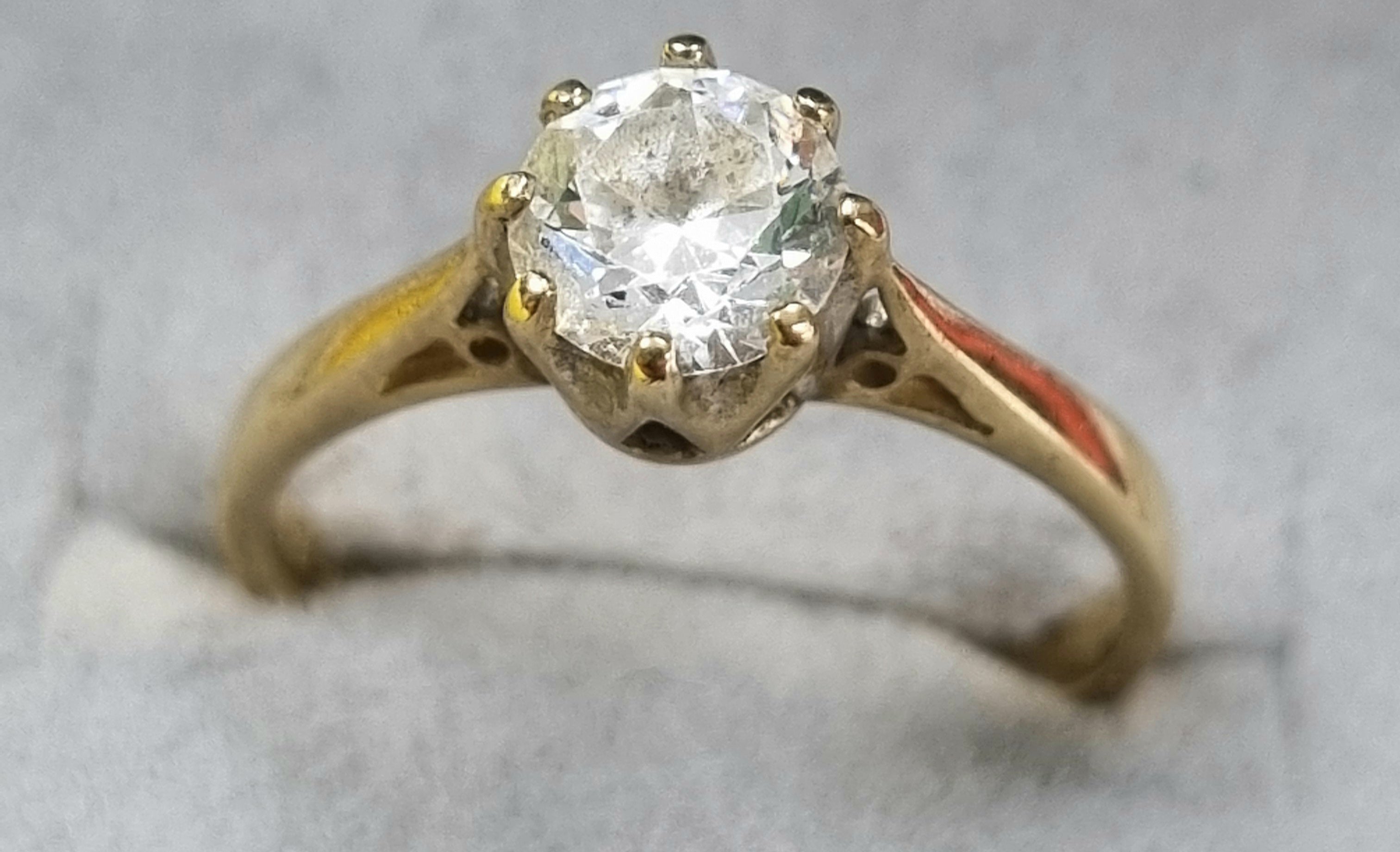 9CT GOLD CZ RING