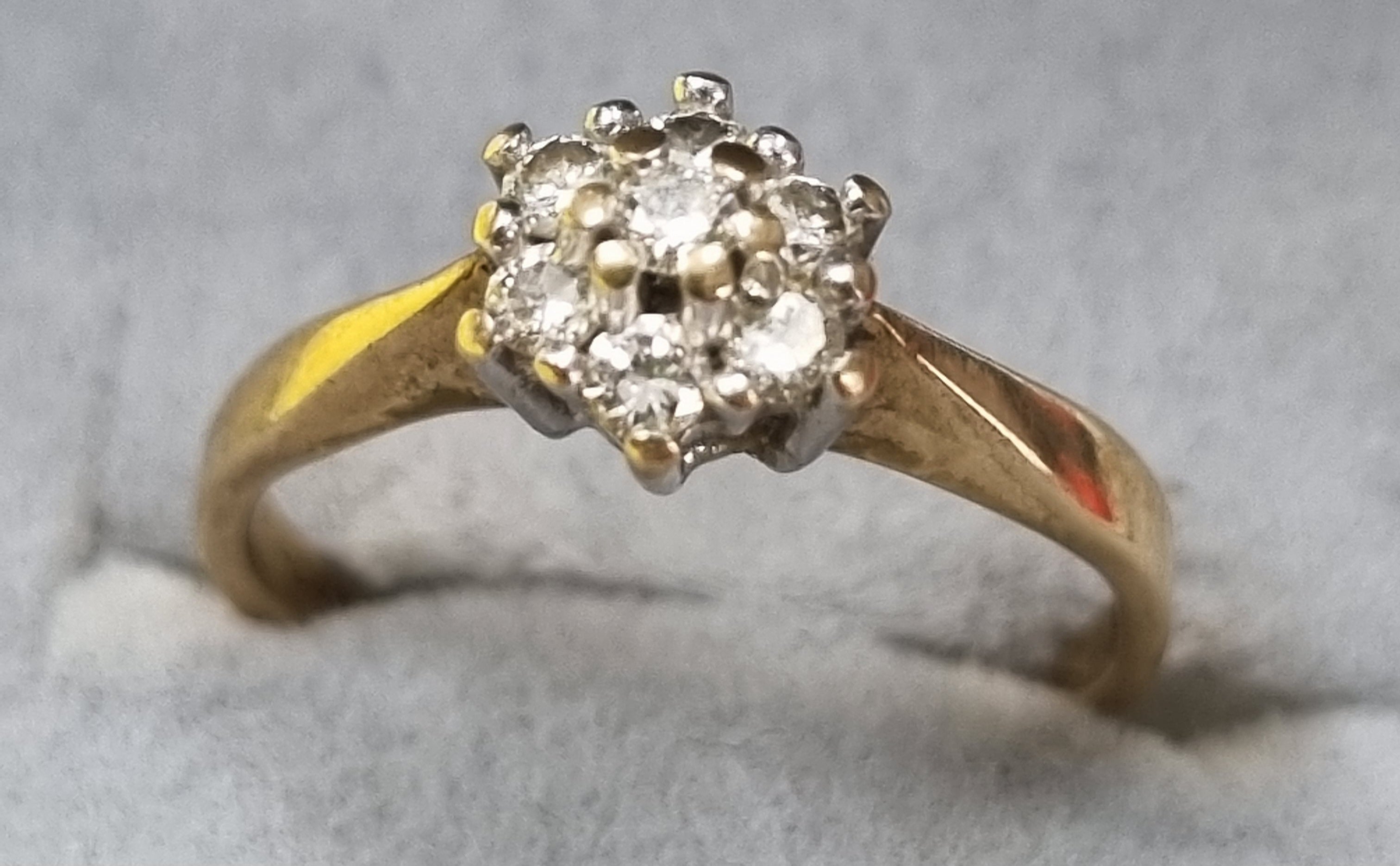 9ct Gold Diamond Ring