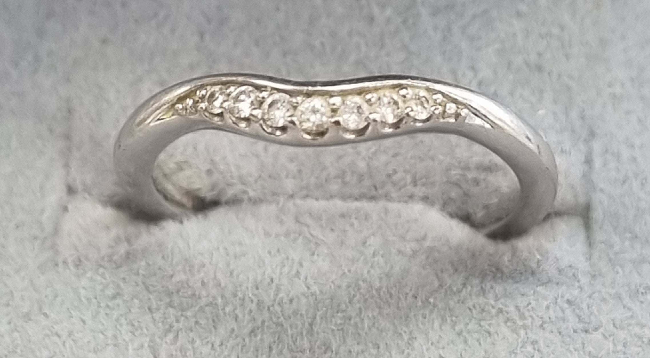 9ct white gold diamond ring L1/2