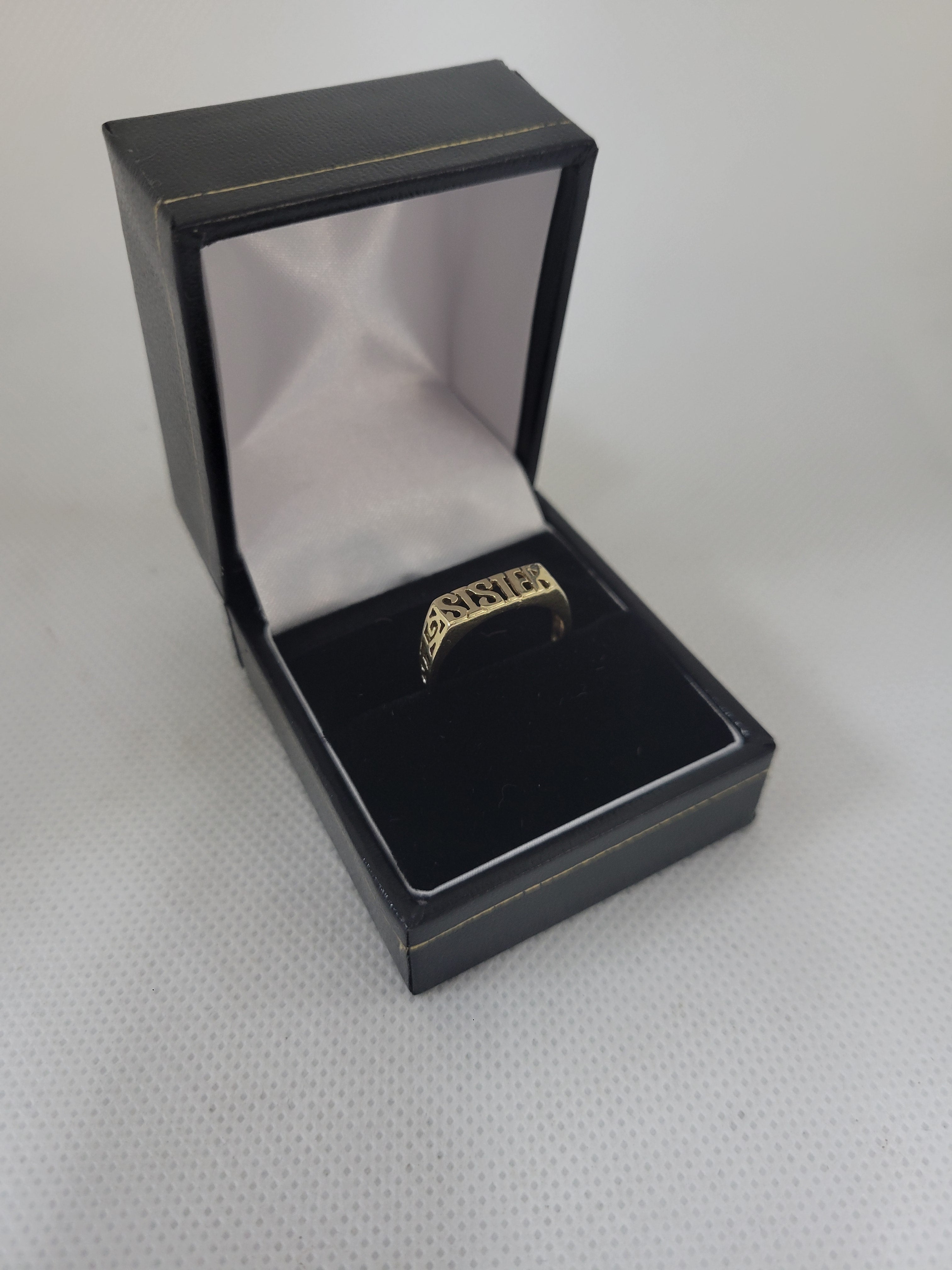 9K Gold 'SISTER' Ring, 375 Hallmarked, 1.50Grams, Size: L