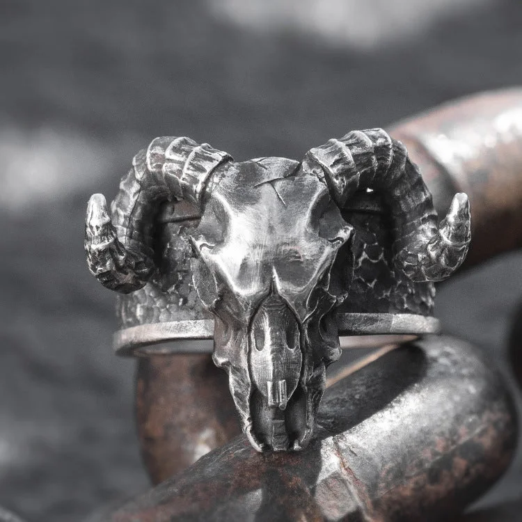 Wholesale Alloy Retro Punk Skull Horn Ring